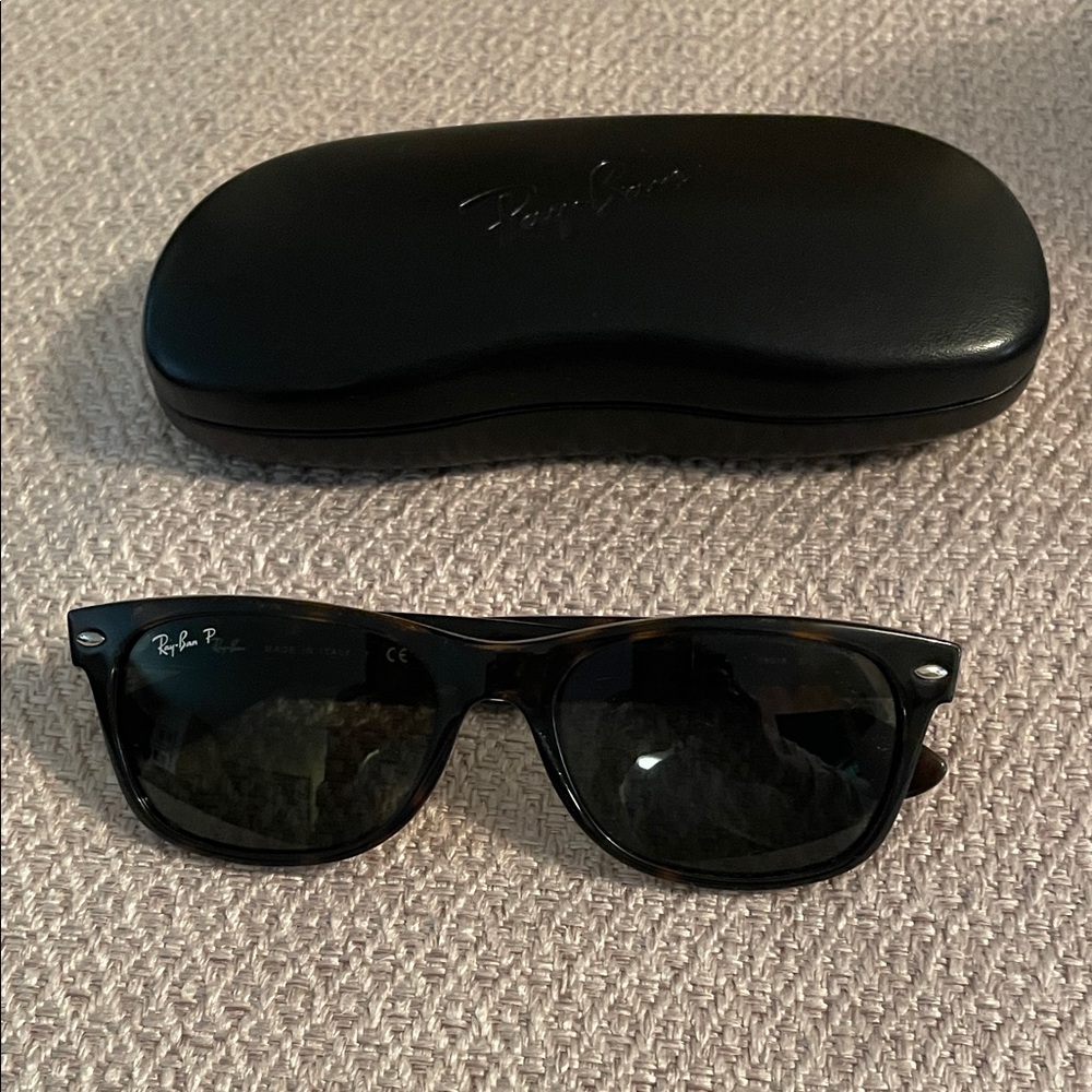 Ray-Ban New wayfarer Tortoise Polarized Sunglasses with Case